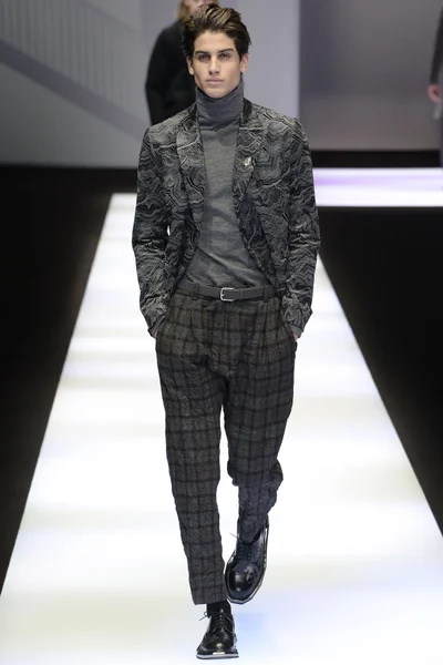 Look 12